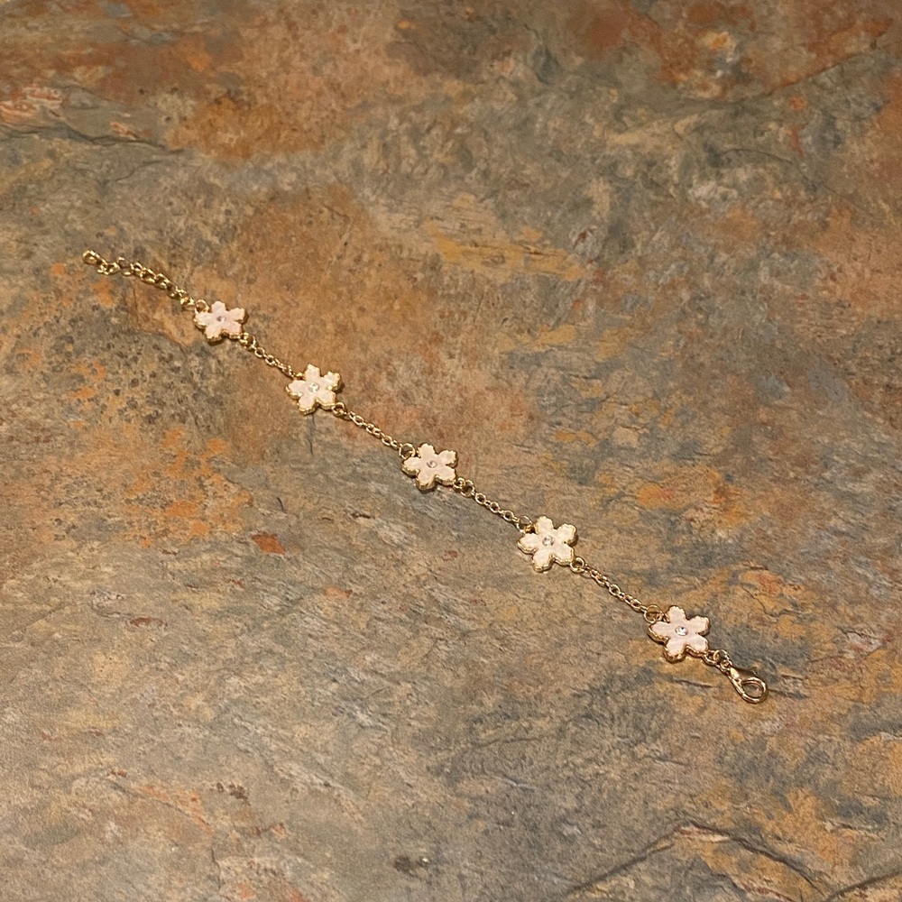 Elegant Gold and White Flower Bracelet NIP